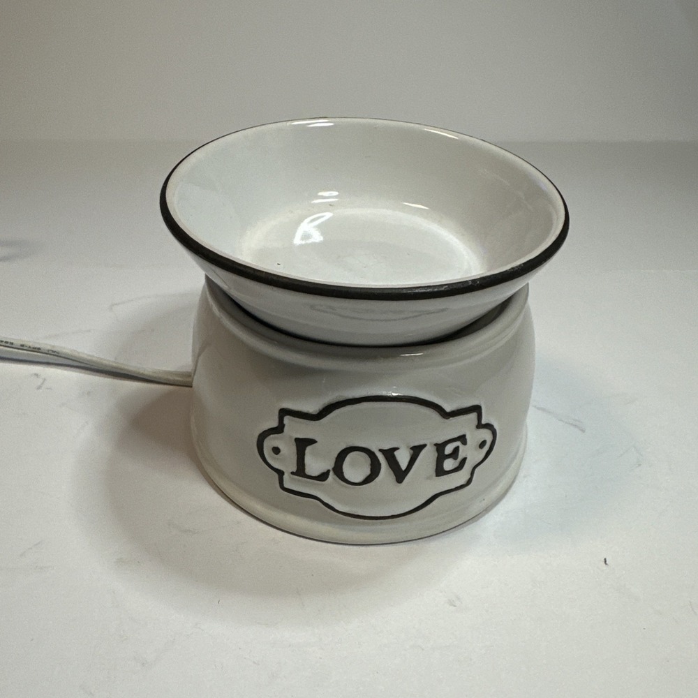 Scentsy LOVE ‎ Wax Warmer Retired Country/Farmhouse Style White/Brown Trim